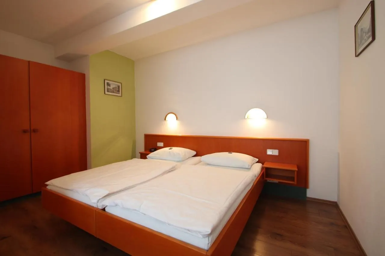 *** Otel Hotel-Doerfler Garni Kahl am Main Almanya