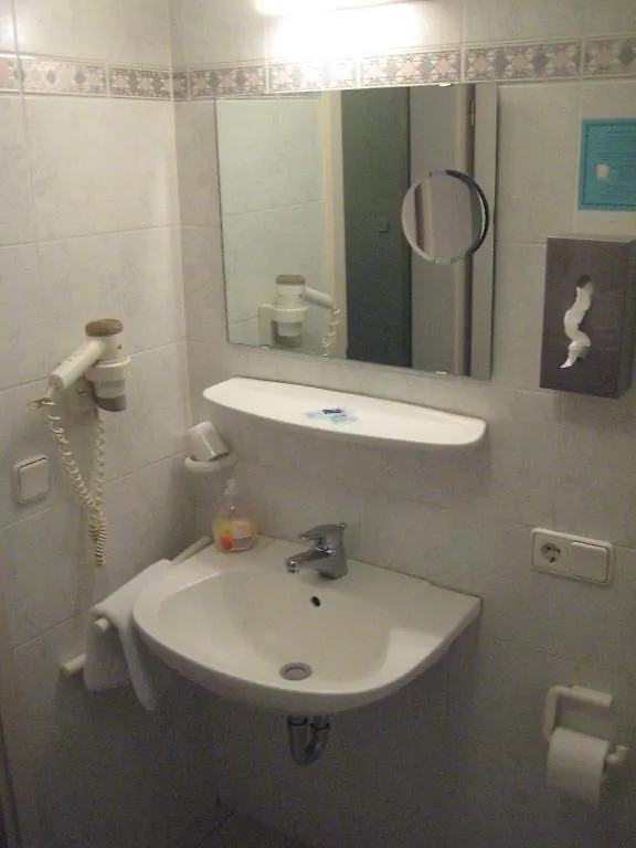 *** Otel Hotel-Doerfler Garni Kahl am Main Almanya