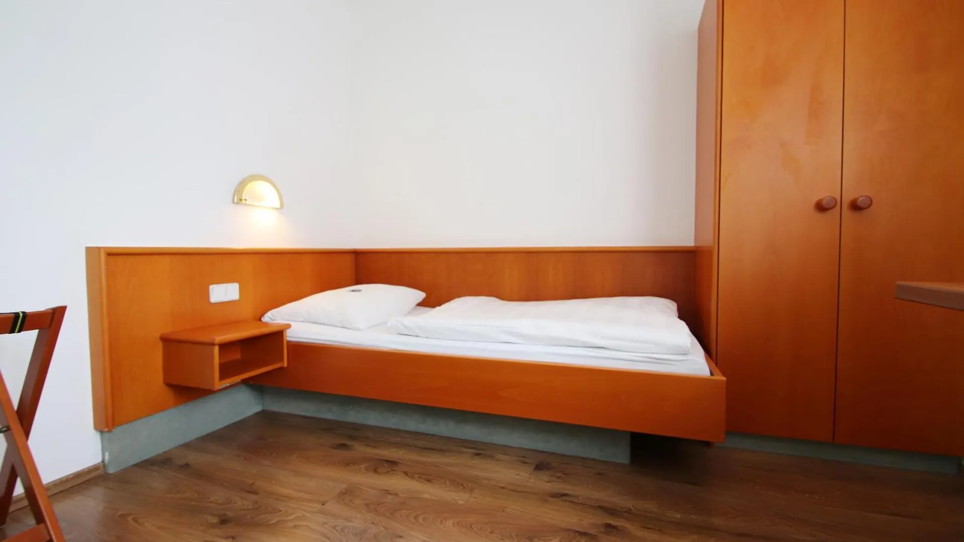 Otel Hotel-Doerfler Garni Kahl am Main