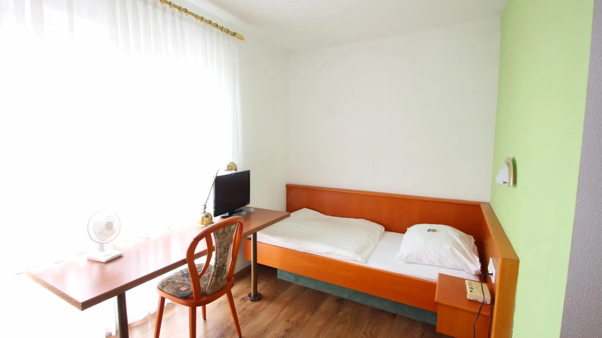 *** Otel Hotel-Doerfler Garni Kahl am Main Almanya