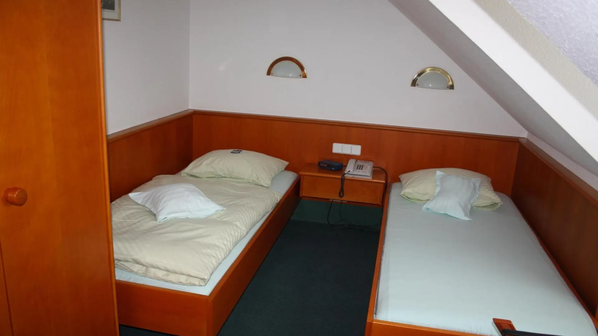 Hotel-Doerfler Garni Kahl am Main 3*,